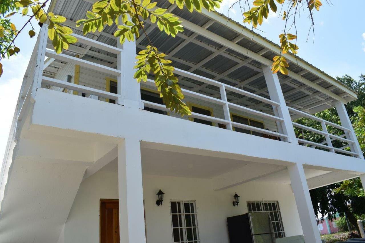 Lydia'S Guesthouse Placencia Buitenkant foto