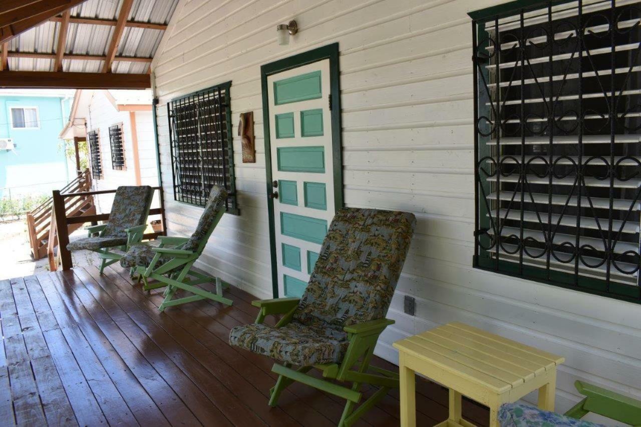 Lydia'S Guesthouse Placencia Buitenkant foto